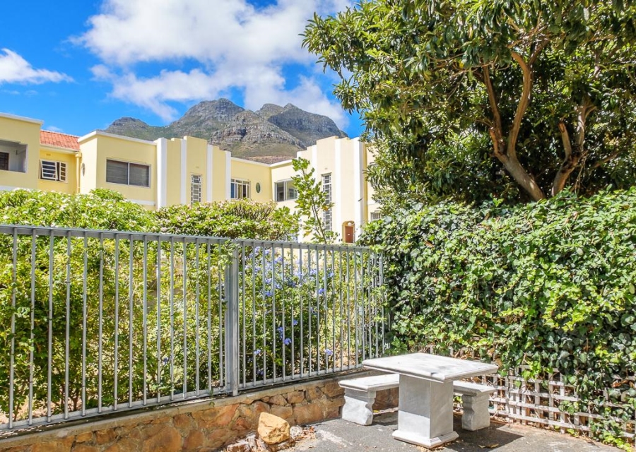 To Let 1 Bedroom Property for Rent in Vredehoek Western Cape